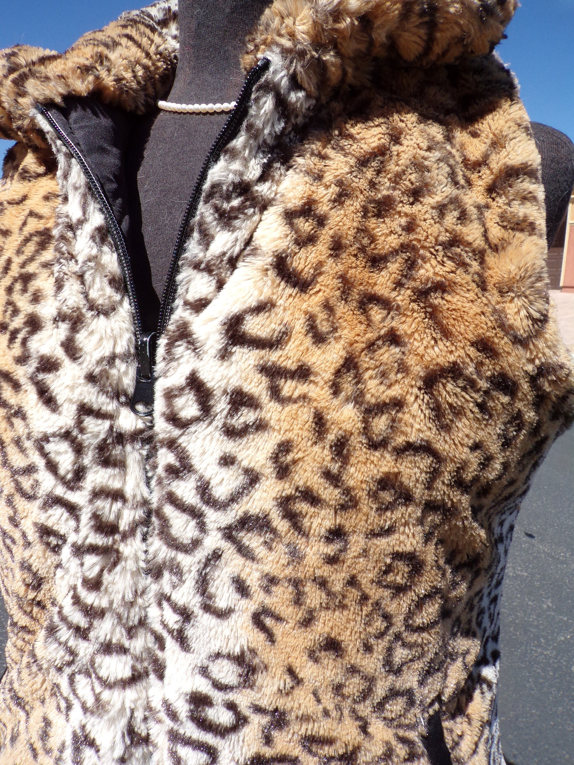 M (8-10) FAKE FAUX VEGAN Leopard Print 