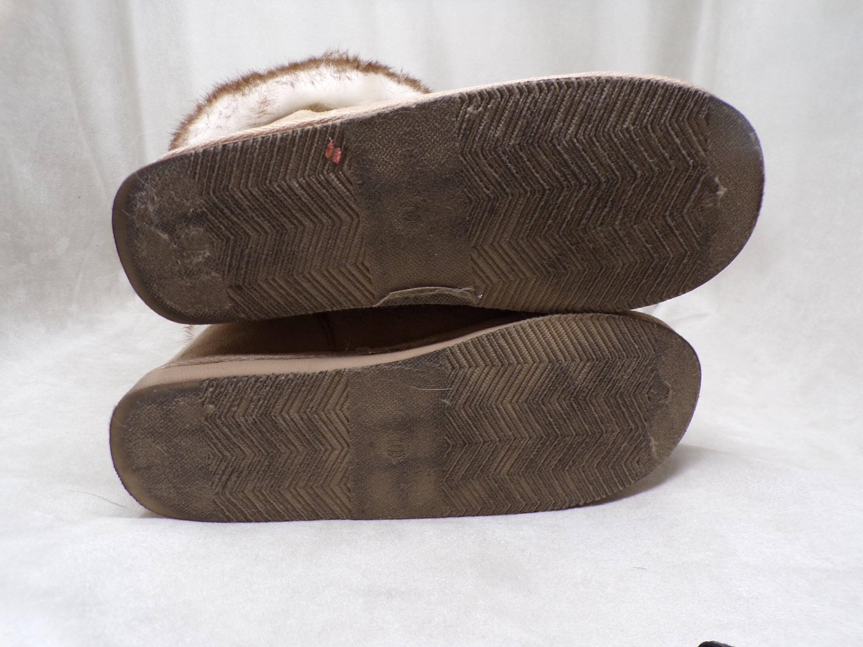 Wm (10M) FAUX Fur, FAKE Fur Boots W Faux Suede Uppers, Beige