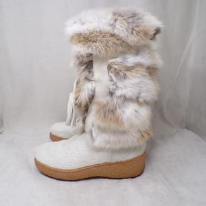 NWOT Wm (7) real RABBIT FUR apres ski boots by Oscar Sport, high quality, real rabbit fur on the shaft, vintage boots, wedge heels (#3171)