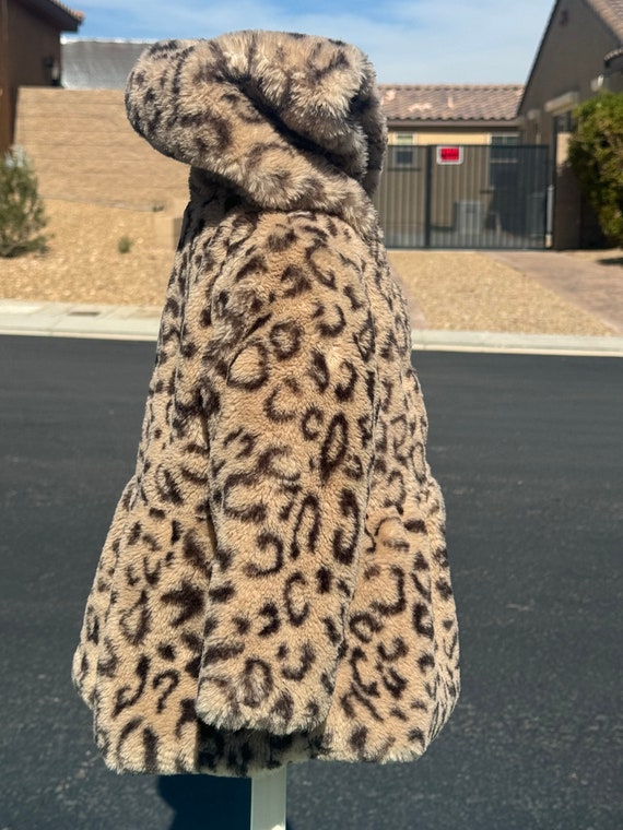 Child (18 mo) FAKE FAUX fur jacket in leopard pri… - image 5