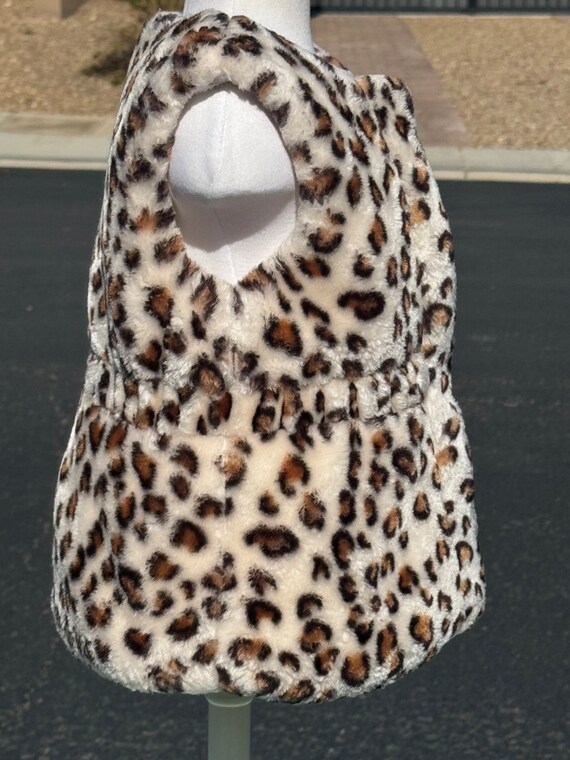 NWOT Child (2T) FAKE FAUX fur vest in leopard pri… - image 6