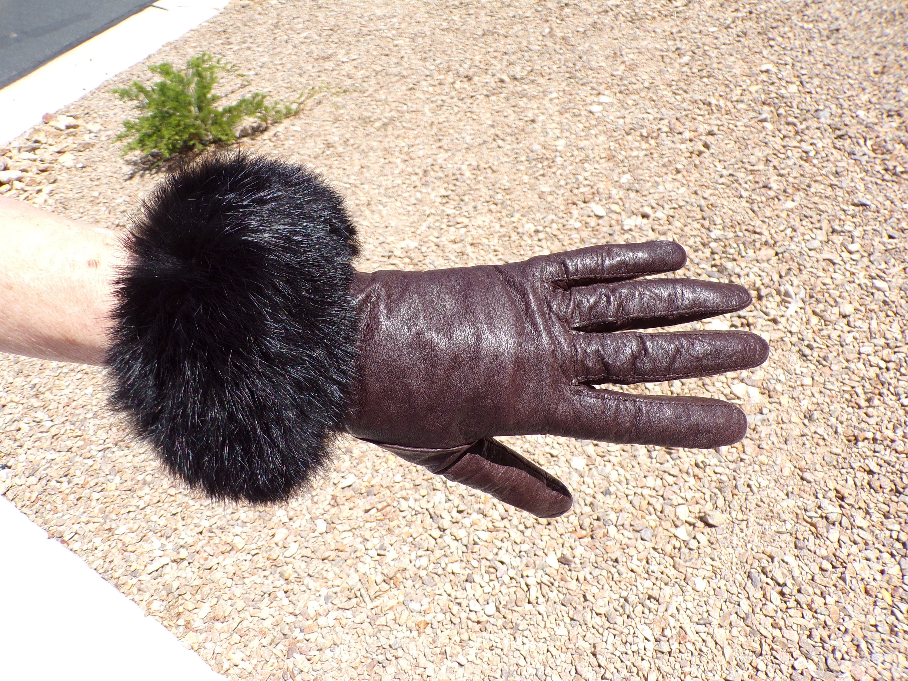 insulated black leather gloves
