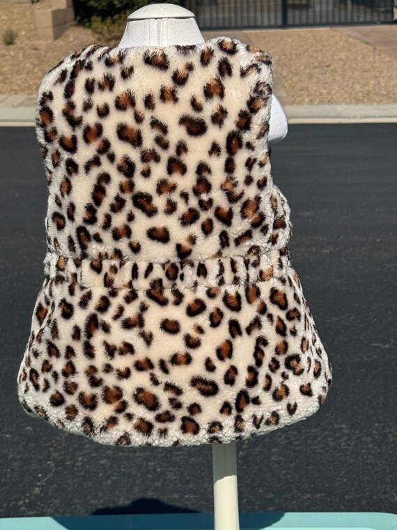 NWOT Child (2T) FAKE FAUX fur vest in leopard pri… - image 3