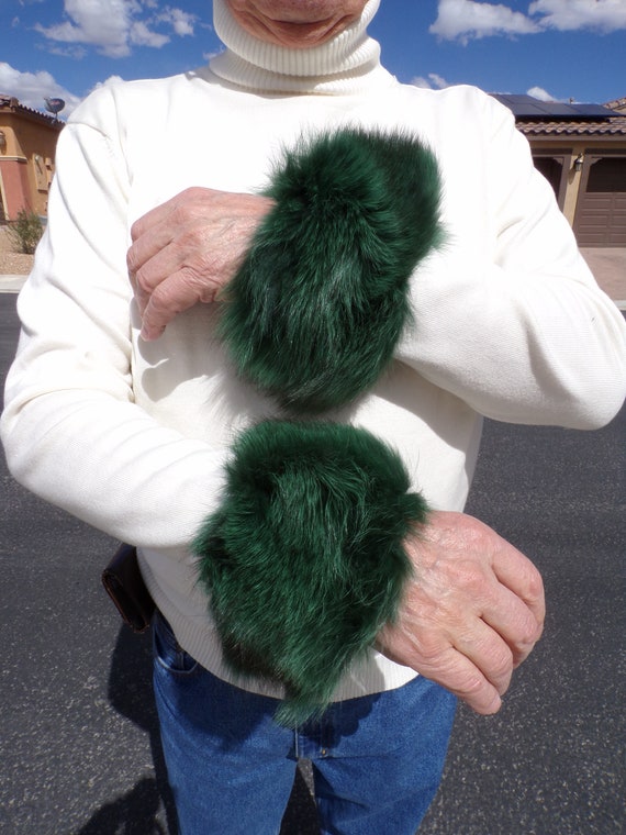 set of 2, real FOX fur cuffs, dyed emerald green,… - image 2