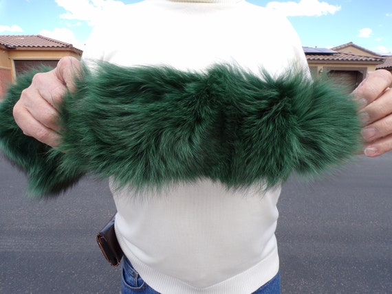 set of 2, real FOX fur cuffs, dyed emerald green,… - image 3