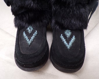 NWOT Wm (5) Muks London real fur boots, black, real leather uppers & rabbit fur trim on the shaft, beading, vintage winter fur boots (#2527) NWOT Wm (5) Muks London real fur boots, black, real leather uppers & rabbit fur trim on the shaft, beading, vintage winter fur boots (#2527)