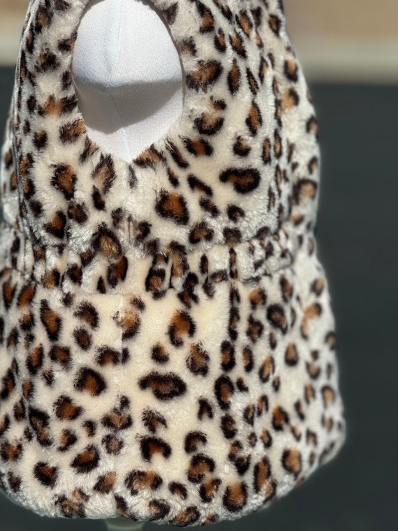 NWOT Child (2T) FAKE FAUX fur vest in leopard pri… - image 5