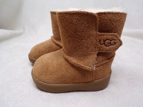 Infant size 0/1 (ages 0-6 months)/EU 15-16, UGG Keelan boots for babies,  unisex, appear unused, great baby shower gift (#1936-2)