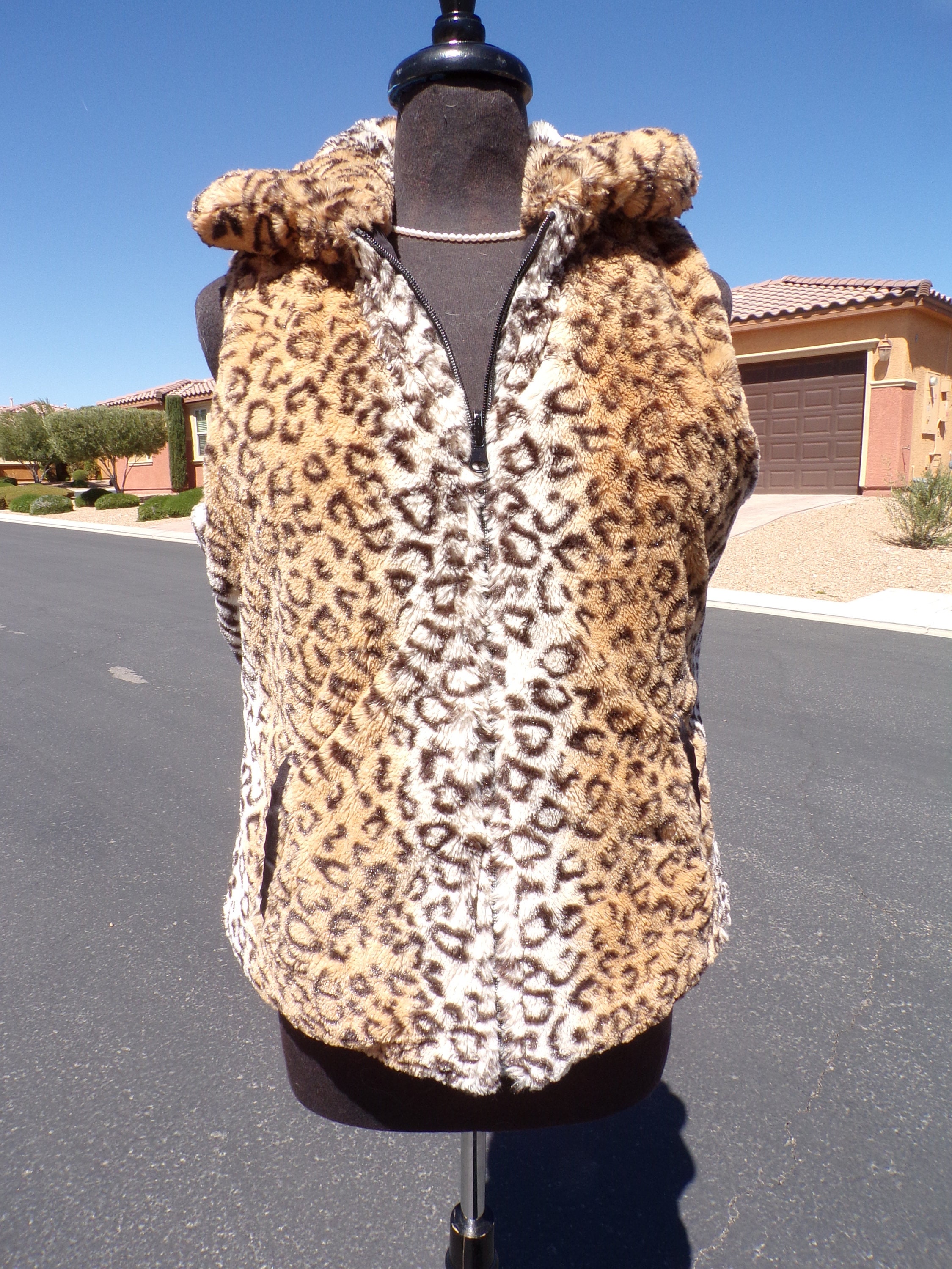 M 8-10 FAKE FAUX VEGAN Leopard Print fur Vest, Reversible, Pockets on Both Sides, Insulated, Front Zipper, 2273 - Etsy M 8-10 FAKE FAUX VEGAN Leopard Print fur Vest, Reversible, Pockets on Both Sides, Insulated, Front Zipper, 2273 - Etsy