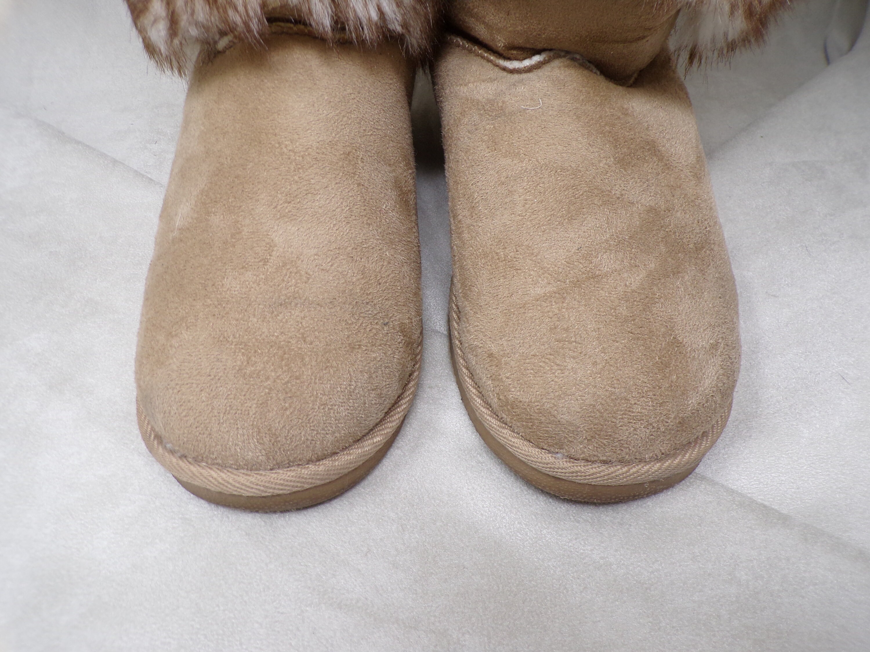 Wm (10M) FAUX Fur, FAKE Fur Boots W Faux Suede Uppers, Beige