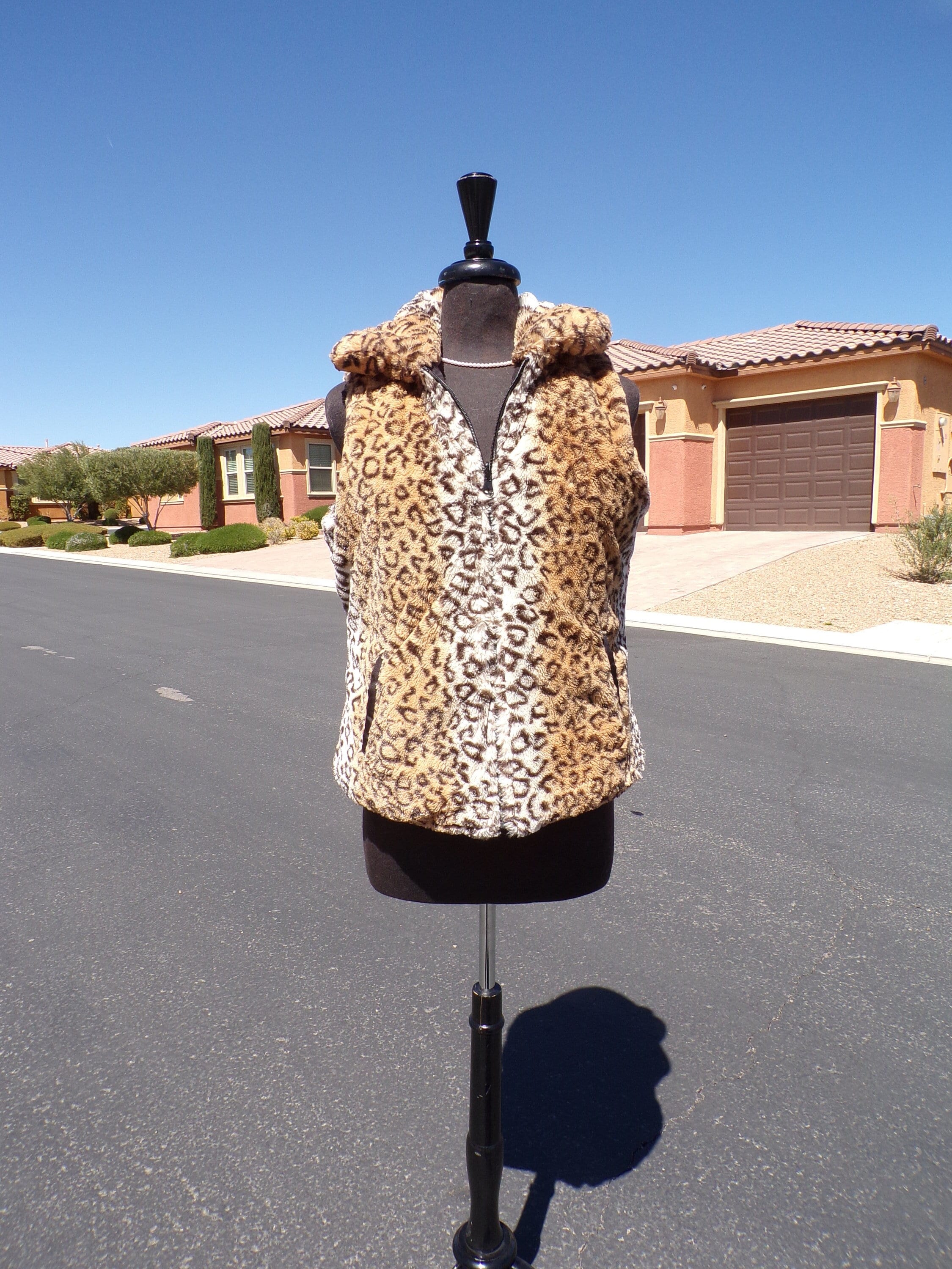 即完売 US Fake Fur Leopard Zip Up Vest - メルカリ