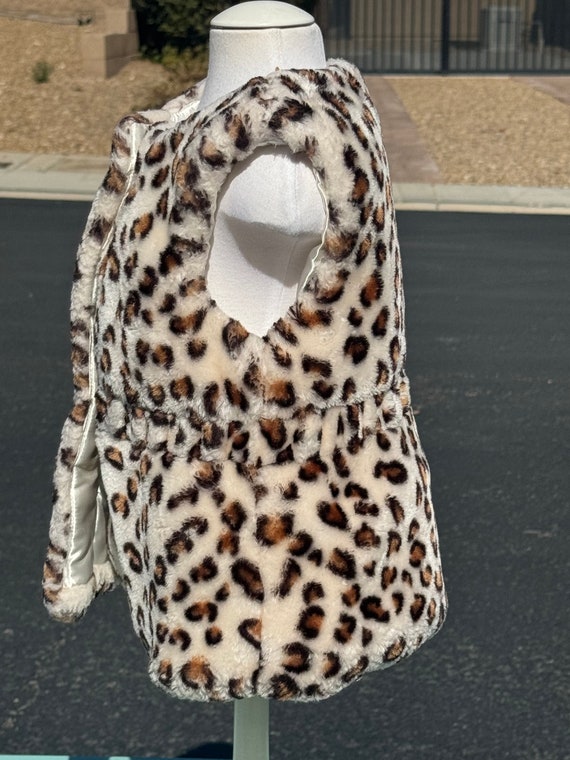 NWOT Child (2T) FAKE FAUX fur vest in leopard pri… - image 2