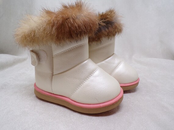 Toddler size 6 snow boots top