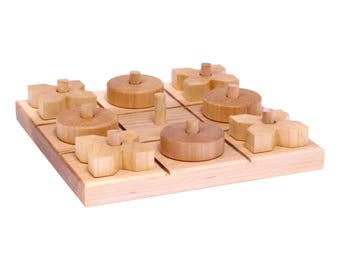 AmishToyBox.com Wooden Tic Tac Toe Game with 8 Wooden X O Game Pieces, Amish Made