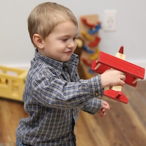 Amish-Made Wooden Toy Airplane, Kid-Safe Finish afbeelding 4