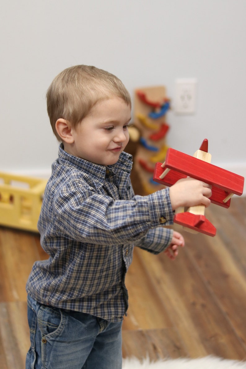 Amish-Made Wooden Toy Airplane, Kid-Safe Finish afbeelding 4