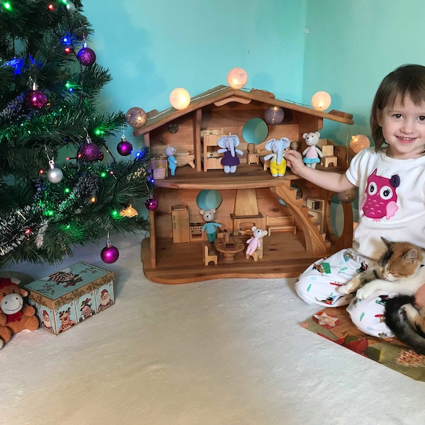 Waldorf Fairy Dollhouse Kids Gifts Birthday Large Pine-Wood Dollhouse with Light Fireplace Forest Creatures Dollhouse 1:16 Scale