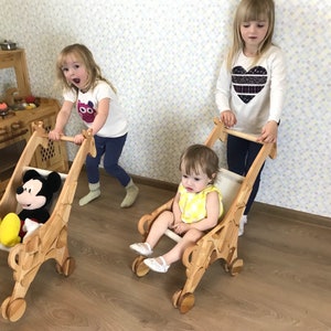 Houten kinderwagen voor poppen kerstcadeau voor een kind Kinderwagen in de vorm van een giraf Montessori-waldorfspeelgoed Houten eco-speelgoed Gepersonaliseerd speelgoed