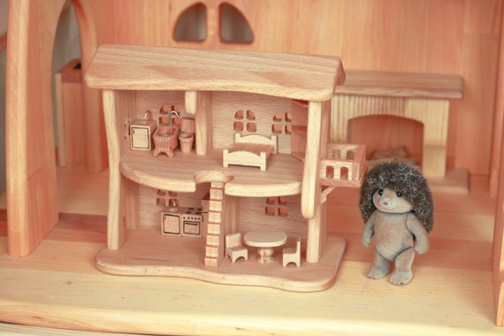 Jouet en bois Valise Maison de poupées avec accessoires Goki