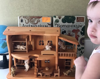 Puppenhaus im Maßstab 1:24, Weihnachtsgeschenk für Kinder, 1. Geburtstag, Nichte, Geschenk aus Erlenholz, Puppenhaus aus Holz, personalisiertes Puppenhaus-Set, Montessori-Waldorf