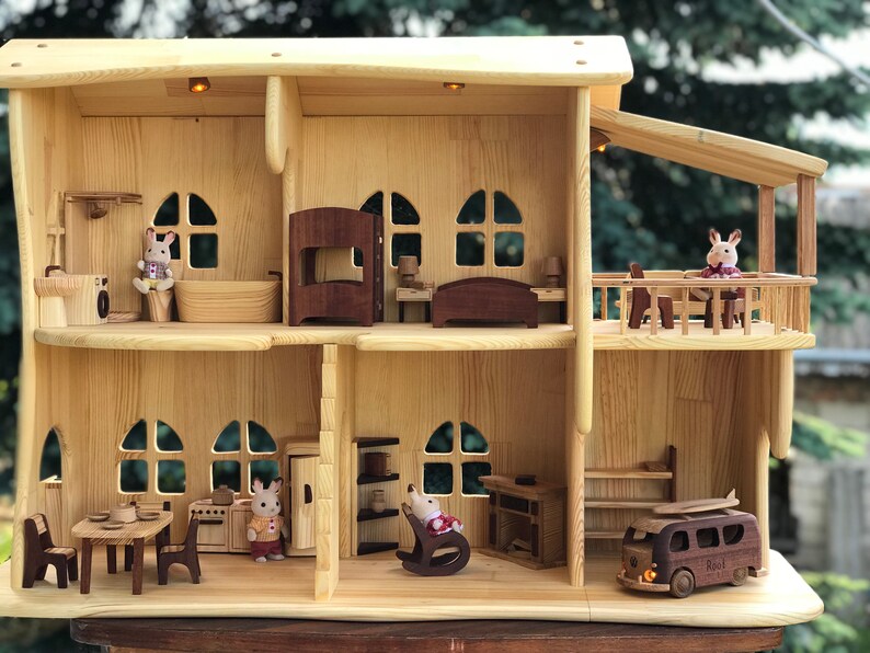 dollhouse with garage