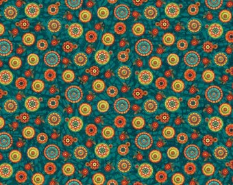 Op de afbeelding: Teal achtergrond met een herhalend patroon van kleurrijke bloemen en cirkels. De bloemen zijn oranje, geel en groen. De cirkels zijn blauw, groen en geel.