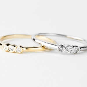 Trinity Diamond Ring Gold 10k, Bande empilable délicate, Bague mince