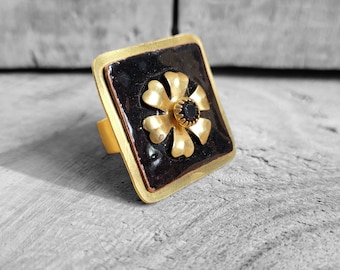 Grande bague créateur, bague style  art bague émaillée, bague noir et or, bague fleur,bague unique cadeau unique