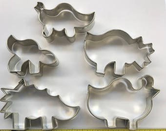 M Dinosaur Cutter Set