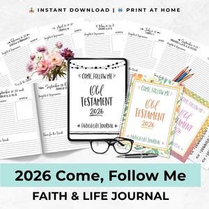 Könnte beinhalten: Eine Sammlung offener Journale und Notizbücher mit dem Text "Come, Follow Me Old Testament 2026 Faith & Life Journal." Das Bild enthält ein Tablet, eine Brille, einen Stift und Bleistifte. Die Journale sind mit Blumenarrangements dekoriert.