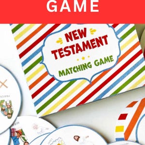 Puede incluir: Un juego de emparejamiento del Nuevo Testamento que incluye una caja rectangular con rayas diagonales coloridas y numerosas tarjetas circulares. Cada tarjeta muestra varias ilustraciones relacionadas con figuras, s&iacute;mbolos y eventos b&iacute;blicos con etiquetas de texto.