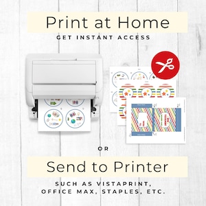 Puede incluir: Una impresora blanca que expulsa una hoja con ilustraciones circulares, junto a p&aacute;ginas impresas con patrones de rayas coloridas, dise&ntilde;os circulares y una etiqueta de juego New Testament con el texto Print at Home y Send to Printer.
