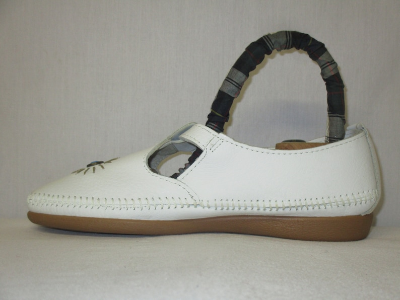 Vintage Minnetonka Moccasins UNWORN White Leather Mary Jane Shoes Size 8