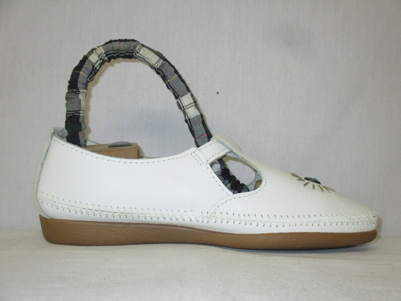 Vintage Minnetonka Moccasins UNWORN White Leather Mary Jane Shoes Size 8