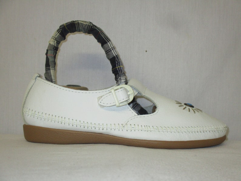 Vintage Minnetonka Moccasins UNWORN White Leather Mary Jane Shoes Size 8