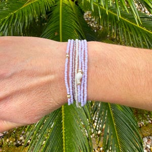Lila Muschel und Perle Armband Set, Strand, Stapel, Boho, Hippie, Surfer, Küstenkern, Geschenk für Freunde, dehnbar Armbänder Stapel für sie