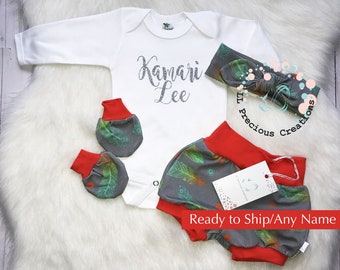 Baby Girl Outfit Personalized Baby Girl Shorts Shorts Outfit Bloomers Mitts Grey Feathers Glitter
