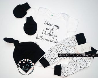 Organic baby outfit Baby Black and White outfit Newborn baby girl Baby shower gift Black polka dot Gender neutral outfit