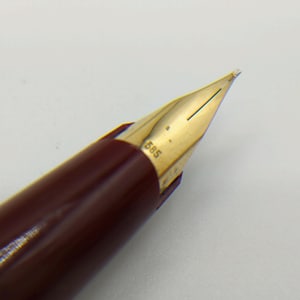 PILOT SHEAFFER 万年筆 14Kゴールド 2本 まとめ売り PILOT SHEAFFER 万年筆 14Kゴールド 2本 まとめ売り