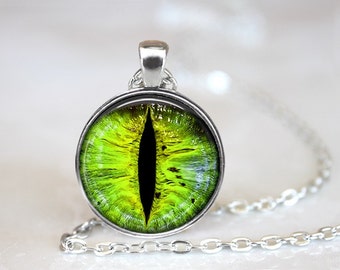 Green Dragon's Eyes Photo Glass Pendant/Necklace/Keychain