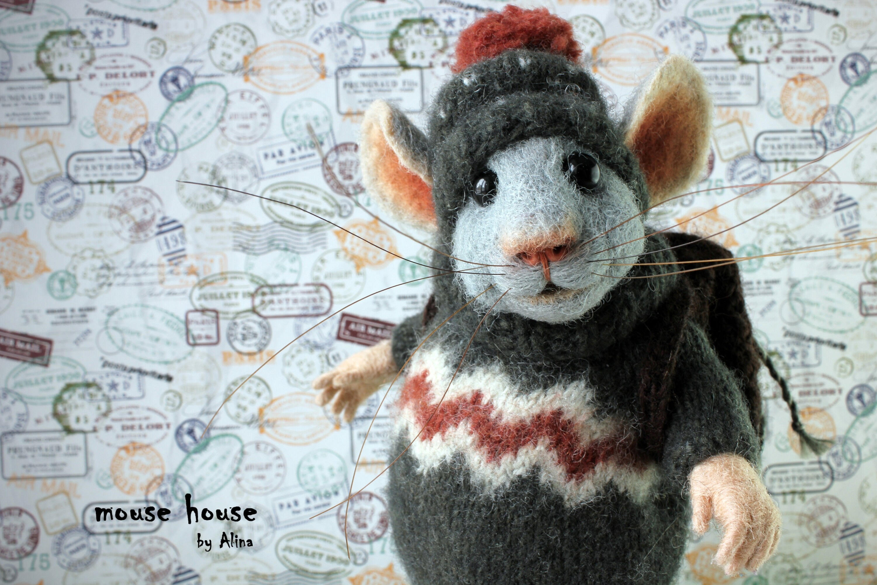 Reisende Maus mit Rucksack Tourist Mouse Discoverer grau Etsy