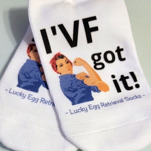 Skarpetki IVF, prezent IVF, macierzyństwo zastępcze, szczęśliwe skarpetki na pobranie jajeczek - "I'VF Got It" Mocne, silne skarpetki dla kobiet na ivf er, dzień jajeczek, dzień pobrania
