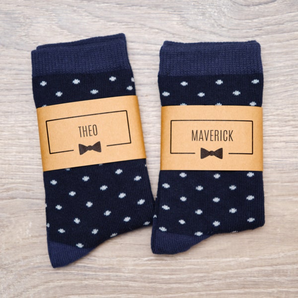 Chaussettes de mariage pour enfants | Chaussettes bleu marine à pois personnalisées pour un porteur d'alliance | Chaussettes pour tout-petits, chaussettes pour garçons