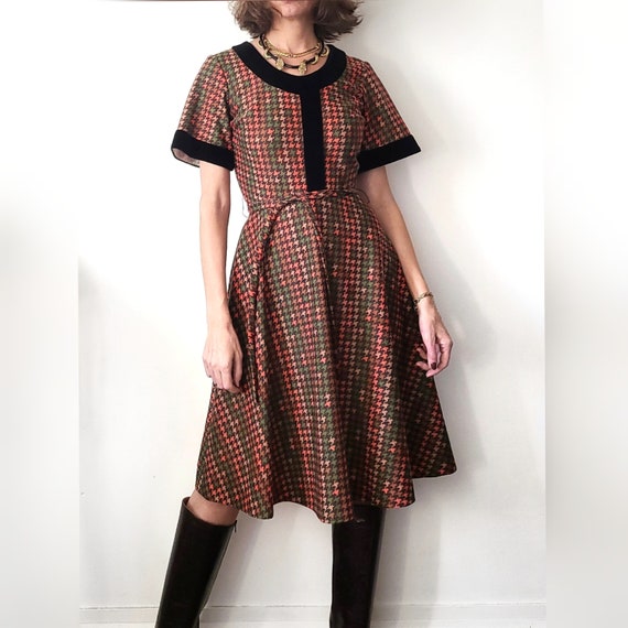 70s winter dress Vintage Houndstooth Plaid Belted Velvet Made in France XS/S - 34/36 parentId:293675 Women's Closed Toe Dress Color:Black/Oatmedallion