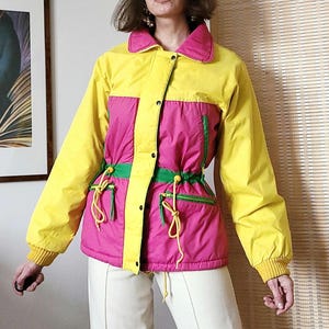 Vintage 80er Skijacke Parka mehrfarbig gelb rosa tailliert Winter Schnee Daunenjacke made in France 36/38-S/M