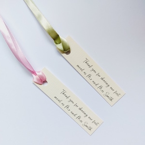 Labels voor bruiloftsbedankjes, minimalistische bruiloft, minimalistische labels, bedanklabels, tafeldecoratie bruiloft, labels voor zitplaatsen.