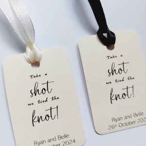 Tómate un trago, etiquetas de boda, fichas de barra de boda, etiquetas de boda minimalistas, fichas de bebida, bebida de boda, recuerdo de boda.