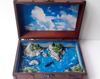 Unique Whale Box Gift / Display piece | Aquatic Animals, resin ocean whale model diorama in a box | 19cm x 13cm | Handmade | One-of-a-kind