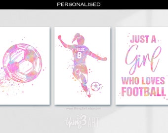 Set de impresiones personalizadas de acuarela de niña futbolista: Decoración de fútbol rosa
