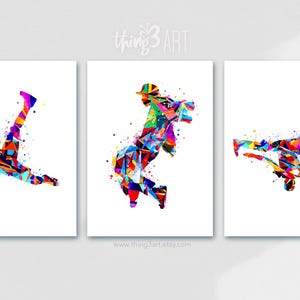 Könnte beinhalten: Set aus drei bunten abstrakten Kunstdrucken mit Tänzern in verschiedenen Posen. Die Drucke sind auf weißem Hintergrund und haben einen modernen, geometrischen Stil.